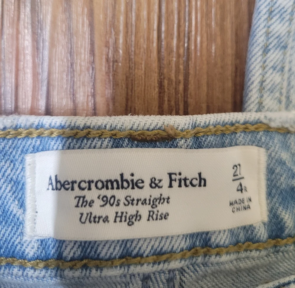 Abercrombie Light‎ Blue Denim Jeans used good condition for women zise 27.
